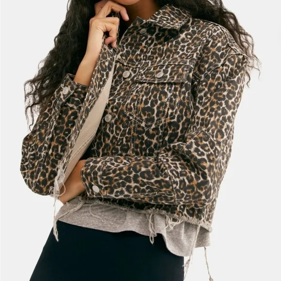 Free People Women's Cheetah Print Raw Hem Denim Jacket Oversized Cropped Medium - Picture 11 of 13